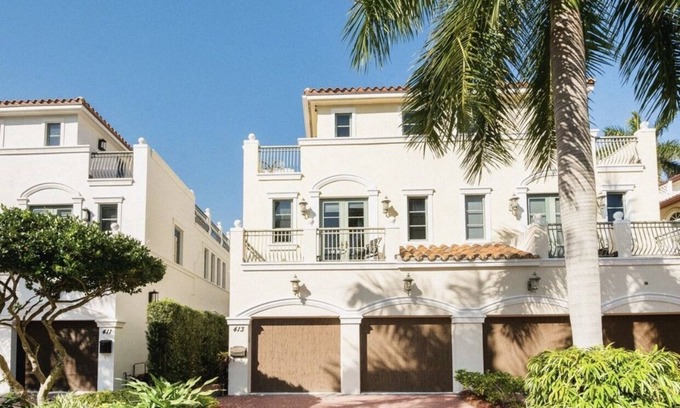 Hendricks and Venice Isles Casa | LUXURY WATERFRONT TOWNHOUSE