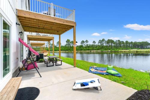Longs Casa | Luxury Waterfron Retreat-near Golf Beach Barefoot