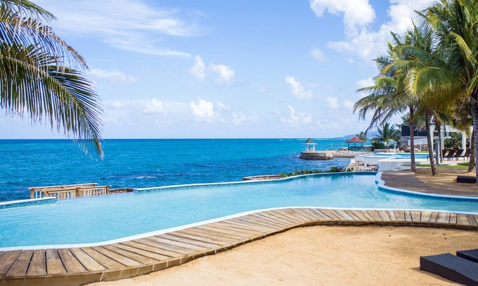 Tower Isle Condominio | Waterfront de lujo 1/1 con piscina y gimnasio