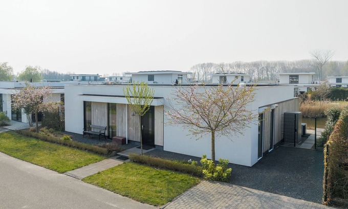 Zeewolde Casa | Luxury waterfront enjoyment - your dream vacation starts here!