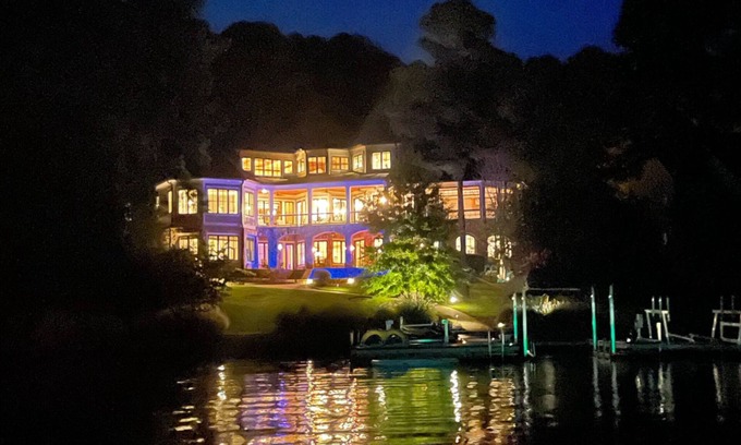 Reynolds Landing Casa | LUXURY WATERFRONT ESTATE PRIME SUMMER DATES NOW DISCOUNTED DUE TO CANCELLATION!
