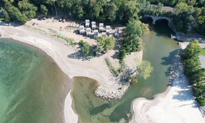 Silver Creek Complejo | Luxury Waterfront Resort with private beach cabana, sauna, spa and more.