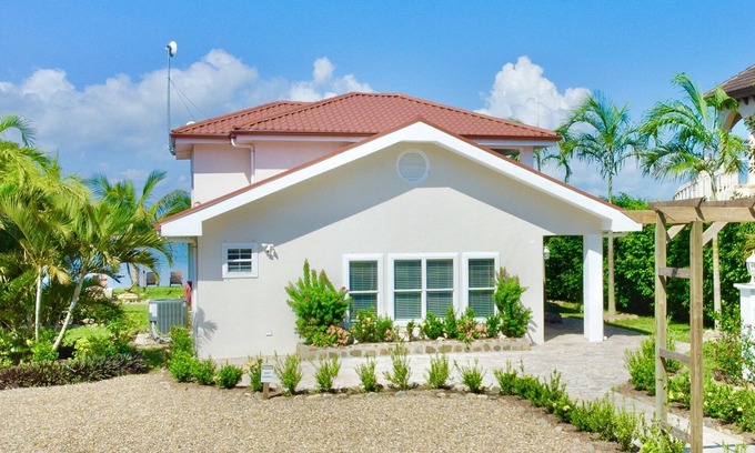 Placencia Villa | Luxury Waterfront Home + RESORT ACCESS! No sargassum!