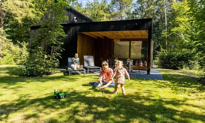 Norg Casa | Luxury wellness bungalow for 6 people with private sauna and whirlpool overlooking the forest.