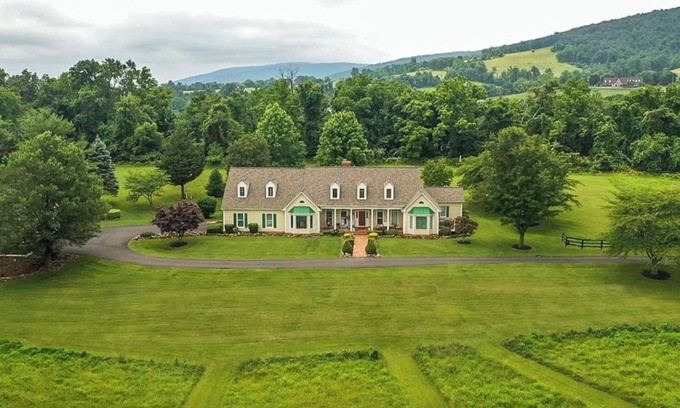 Round Hill Casa | Casa completa - Meadowbrook en Round Hill, VA