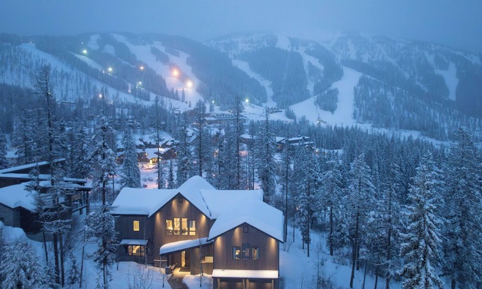 Whitefish Casa | LUXURY with Direct Ski Access + Hot Tub, Theater Room & Ski Room + High End Amenities! Ridge Run