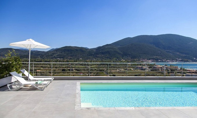 Pondi Villa | Villa W elegante con piscina privada y vistas increíbles