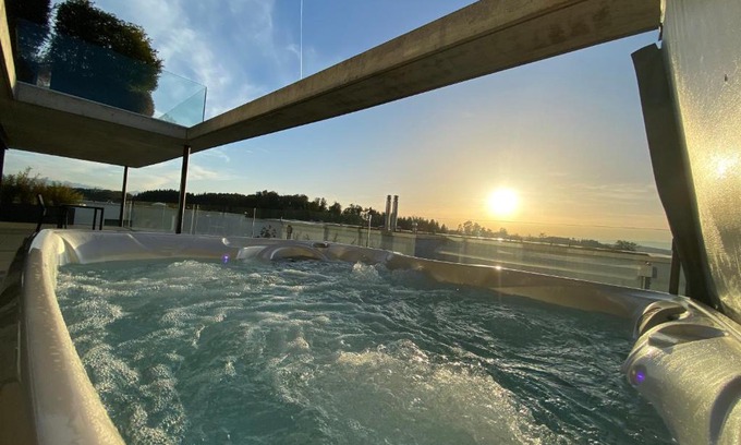 Gummenen Apartamento | Luxusloft mit warmem Outdoor Whirlpool
