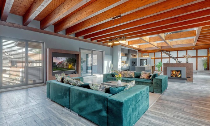 Bahrdorf Casa | Luxusvilla mit Kegelbahn