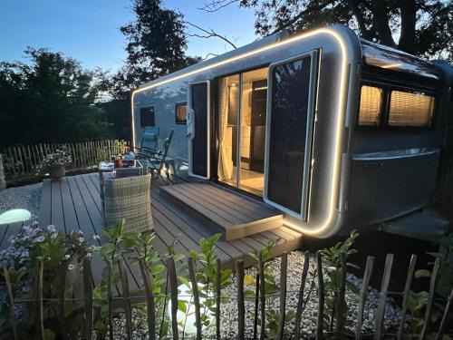 Luetow Otro | Luxuswohnwagen Dreamer mit Achterwasserblick