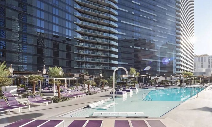Las Vegas Strip Complejo | LVStripHouse Condos Sleeps up to 14