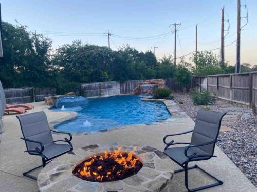 San Antonio Villa | Lxry 5 BR, Large Heated Pool and Spa, Fire Pit (Al)