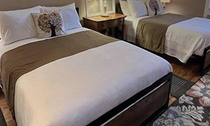 Stanardsville Casa | Lydia Schoolhouse Rm. 112