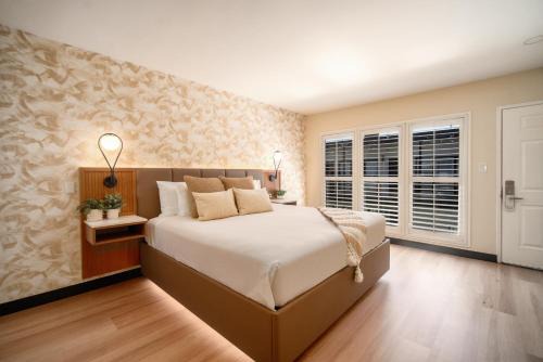 Fairfax District Cabina | LYFE INN & SUITES by AGA - Beverly Hills
