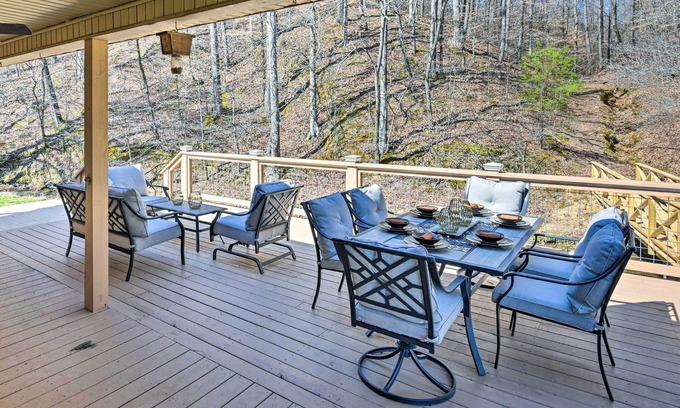 Hickman Casa | Lyles Peaceful Creekside Home: Hot Tub & Fire Pit