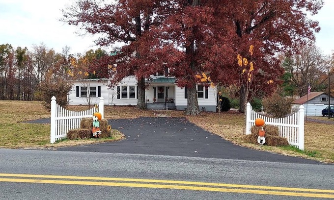 Gretna Otro | LYNCHBURG/LIBERTY U - AMISH COUNTRY LUXURY ESTATE