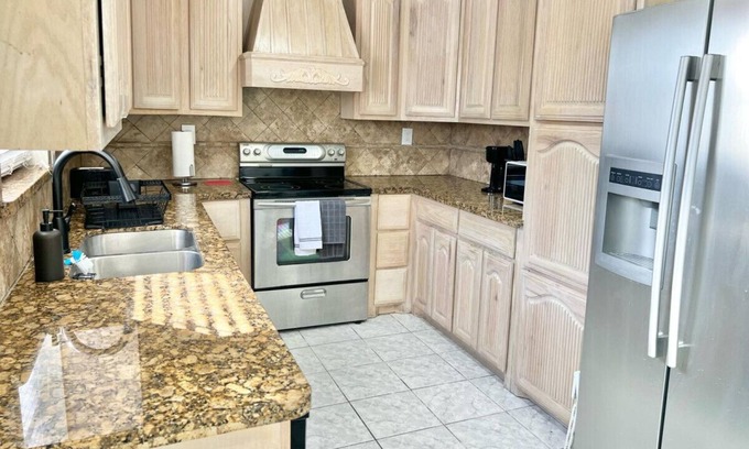 McAllen Casa | Lynda's Magnificent Pool Home!