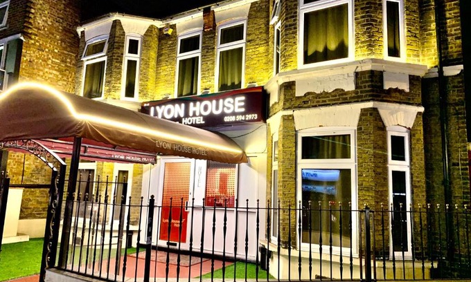 Barking Hotel | Lyon House Hotel