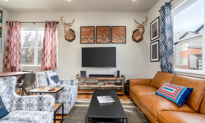 Four Corners Casa | Lyons Depot - Gallatin River Trail Access And Close to Bozeman Hot Springs.