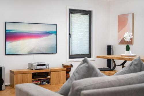 Bathurst Casa | MèRose Place - Spacious Modern New