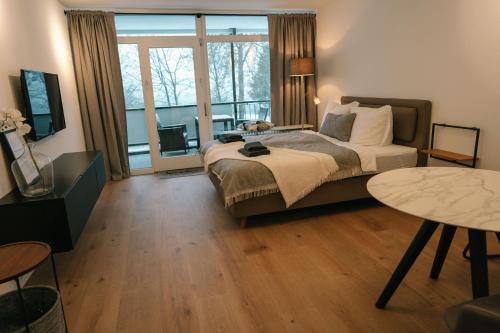 Sudrandweg Apartamento | Möhneblick - Seeblick, Dachterrasse, Pool, Sauna, Waldnähe
