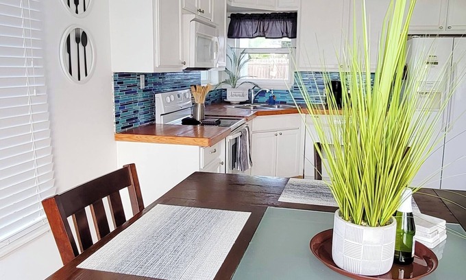 Flour Bluff Casa | M&K's Charming 3-bedroom house by the Bay in lovely Corpus Christi with AC, WiFi