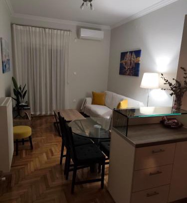 Athens Apartamento | Μ&Κ - Your Athens Home - Νewly renovated 2bd apartment in family neighborhood close to city center