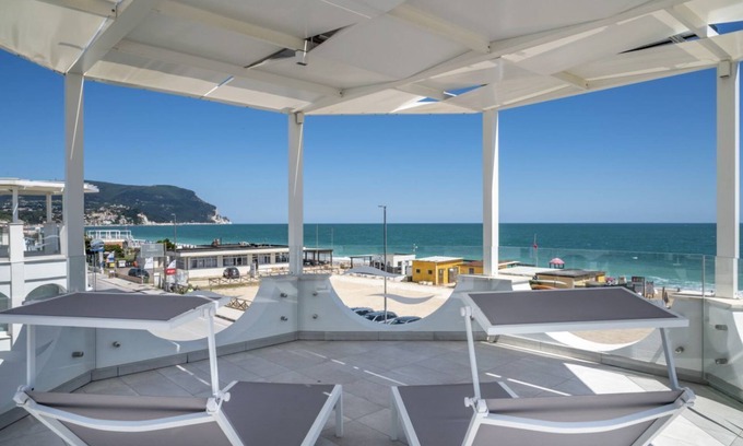 Marcelli Apartamento | M447 - Marcelli, brand new three-room apartment facing the sea in residence with swimming pool