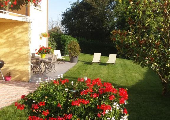 Janneyrias Apartamento | Ma maison fleurie proche AEROPORT LYON ST EXUPERY, LDLC ARENA, Groupama Stadium,Eurexpo