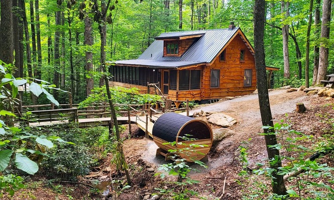 Saluda Cabina | Ma & Pa's cabin at Cabin Fever in NC!