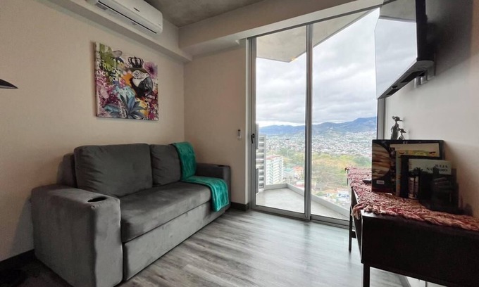 Mata Redonda Apartamento | Macaw at 20's Pool, Gym & Stylish City Stay