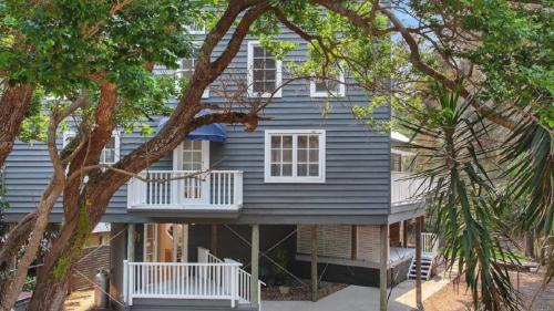 Macmasters Beach Casa | 'Macs Beach House' by Accom Holidays