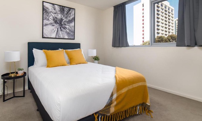 City West Apartamento | MadeComfy Modern Comfort in Canberra Central