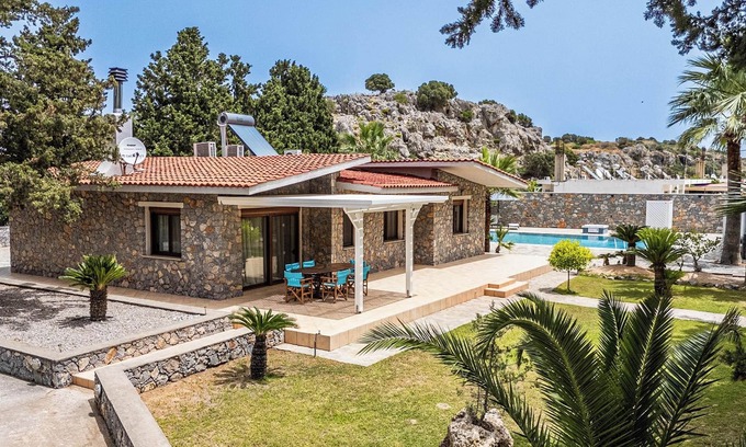 Kolymbia Villa | Villa Madia con piscina privada y jacuzzi exterior