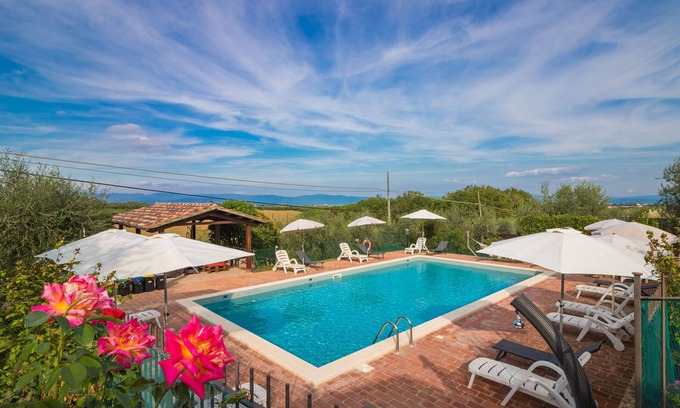 Casamaggiore Apartamento | Madone O, apartamento en un agriturismo. Piscina, WiFi, tenis