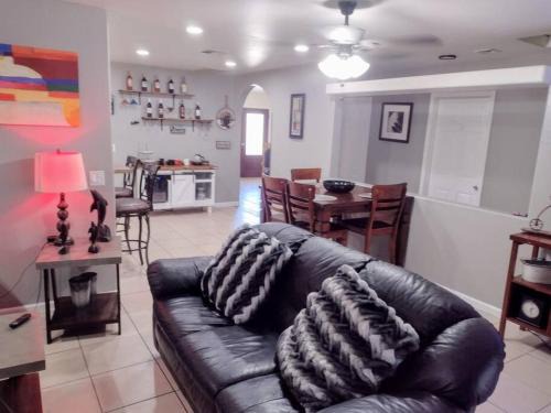 Maryvale Casa | Madriguera House