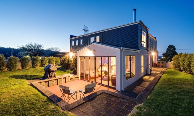 Penguin Casa | Madsen Retreat