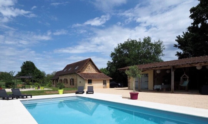 Coteaux Perigourdins Casa | Magali, casa de vacaciones romántica con piscina nueva y 5 dormitorios.