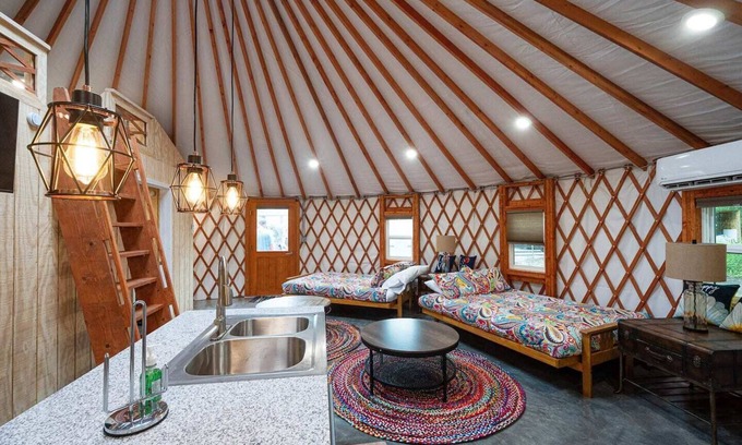 Elkland Cabina | Maggie's Modern MEGA and MINI YURTs - 30&16ft