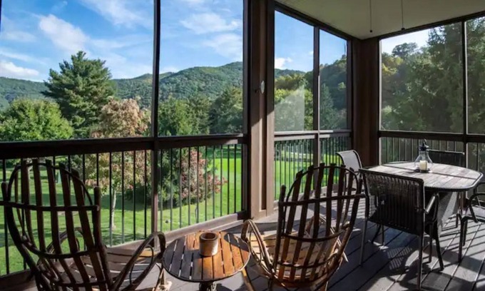 Maggie Valley Condominio | Maggie’s Hideaway - Mountain and Fairway view