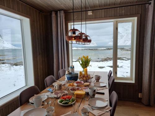 Vestvagøy Casa | Magic views and walking distance to best beaches