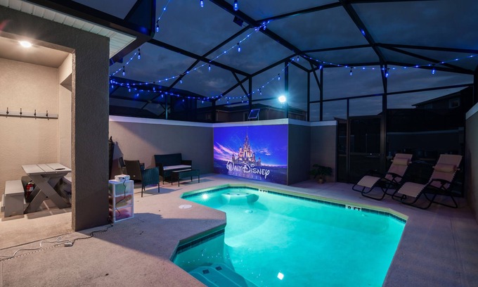 Kissimmee Casa | Magical 5 BD/4 BATH with Poolside Cinema and Free Resort! Sleeps 14