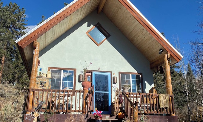 Twin Lakes Casa | Magical Artist Retreat