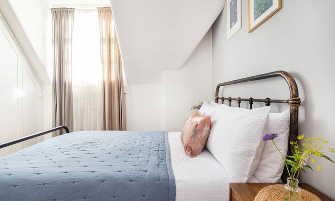 Hanger Hill Cabaña | Magical Arts and Craft Cottage - Ealing W5 (15 mins to W1)