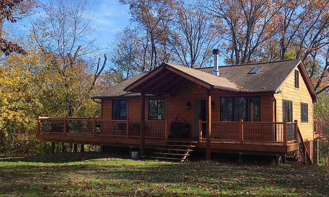 Circleville Casa | Magical Cabin Getaway: Lovely Log Home in Warwick