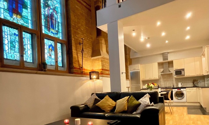 Watford Apartamento | Magical Converted Church Duplex Apartment, Close to Harry Potter Studios