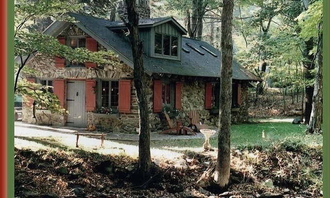 Dingmans Ferry Casa | Magical Cottage at the Governor's Retreat on Dingmans Creek