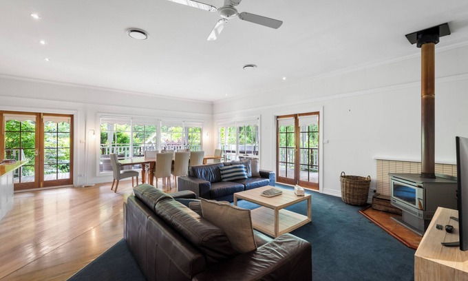 Lucaston Casa | Magical Lucindale - Gorgeous 4 Bedroom House - Lucaston