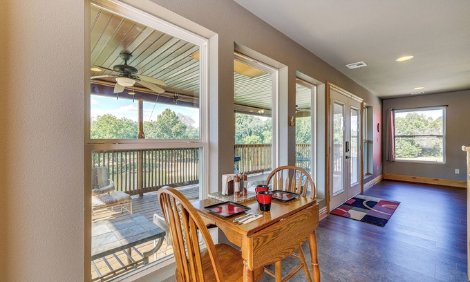 Pineville Cabaña | Magical Pineville Oasis: Gas Grill & Scenic Deck!