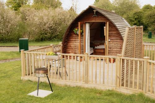 Bury St Edmunds Casa | Maglia Rosso by Wigwam Holidays